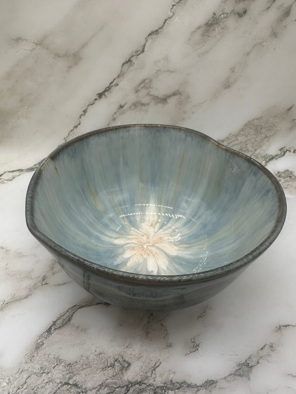 Blue heart rim bowl