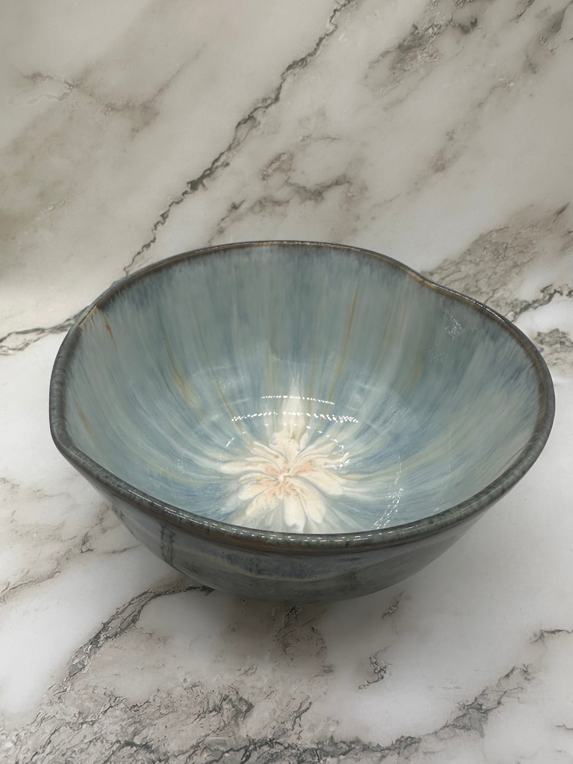 Blue heart rim bowl