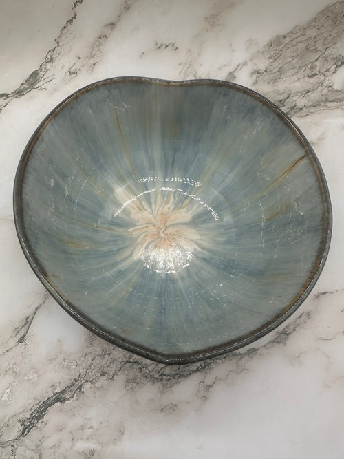 Blue heart rim bowl